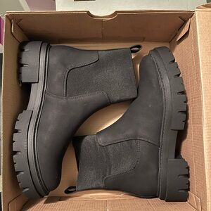 NEW Ranine chunky faux leather chelsea booties size 6.5